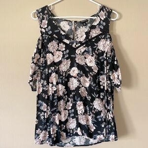 Black flower open shoulder top from Torrid. Size 00